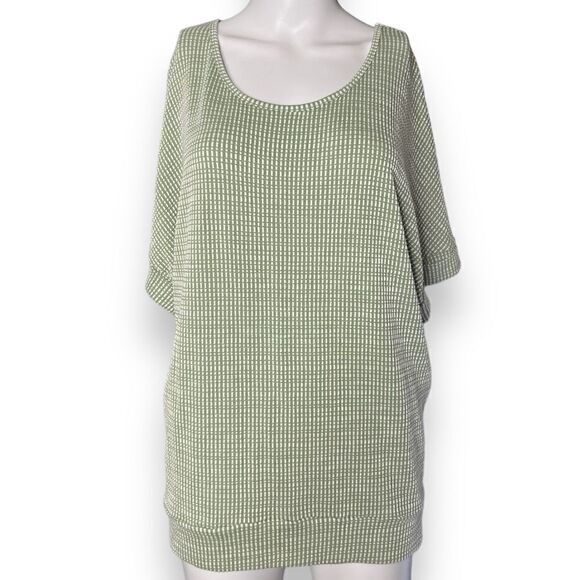Daytrip Patterned Short Sleeve Top Green & White Size Medium - Picture 1 of 3